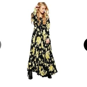 Free People First Kiss Floral Long Sleeved Maxi Dress Size Small Like New